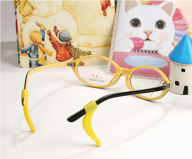 Eyewear Retainer Hooks